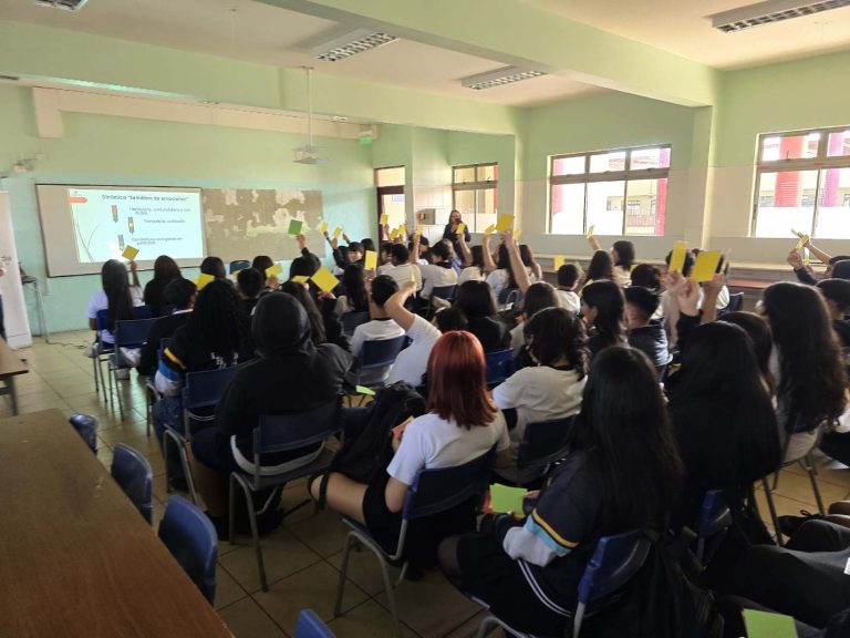 474 estudiantes de Iquique aprendieron a decidir con información